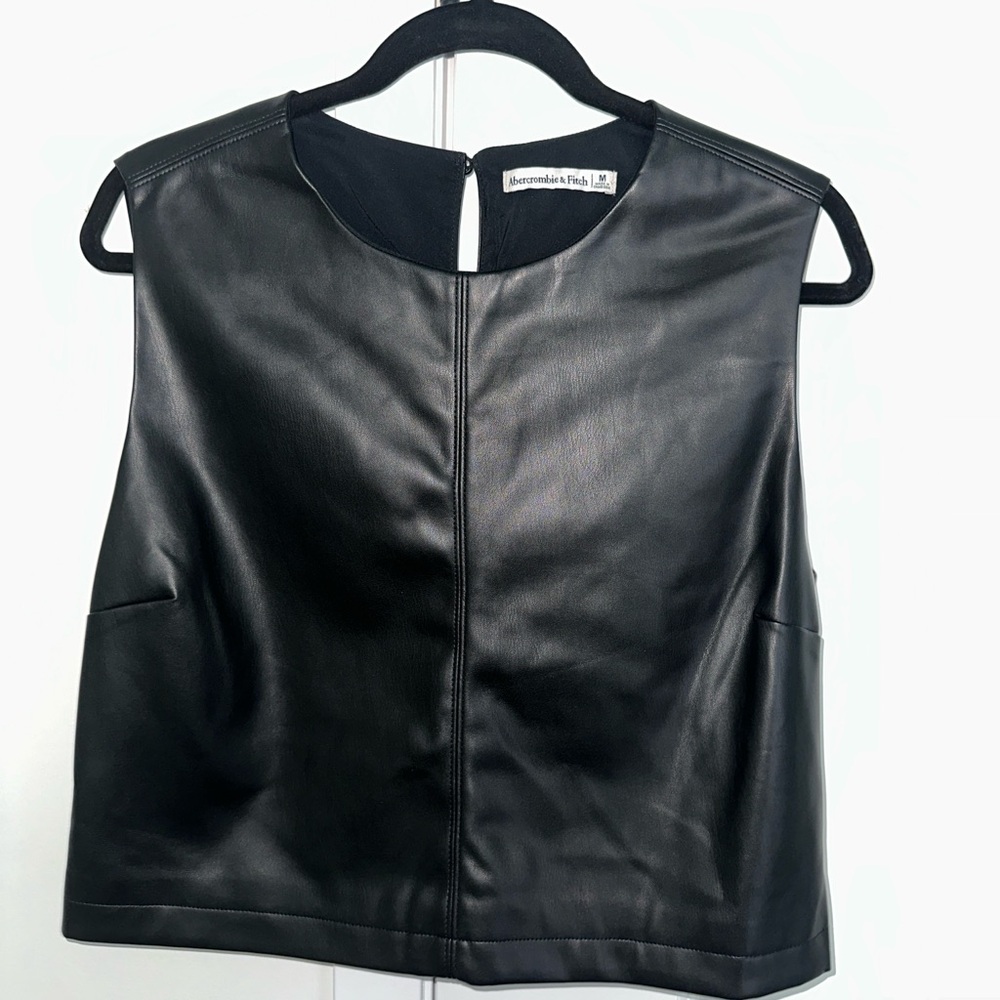 🖤 Abercrombie & Fitch Faux Leather Sleeveless Top – Size M - Picture 2 of 3